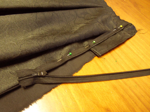 How to sew an invisible zip right next to a side pocket