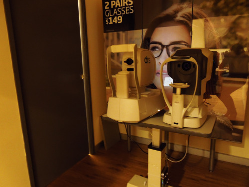 Specsavers has modern equipment and a clean environment